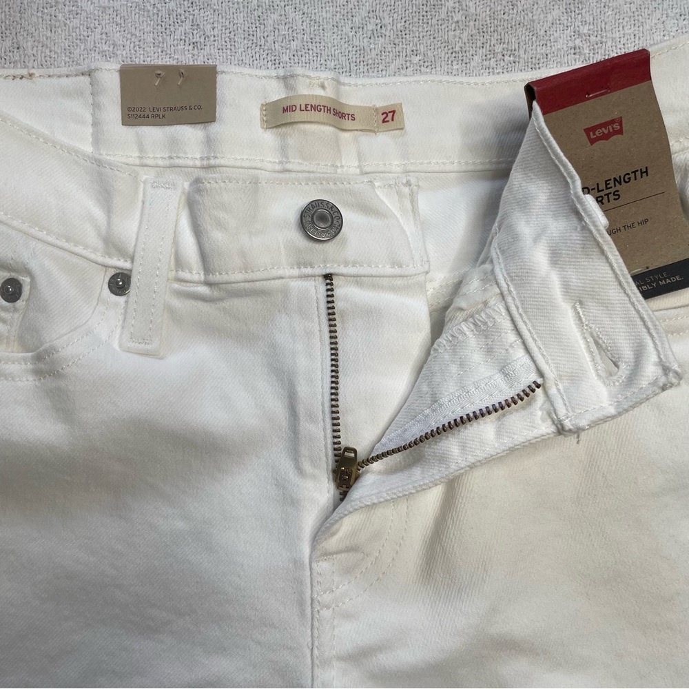 Levi's White‎ Denim Shorts with Mid Waist~ Size W 27 **NWT~ Summertime - Picture 5 of 12